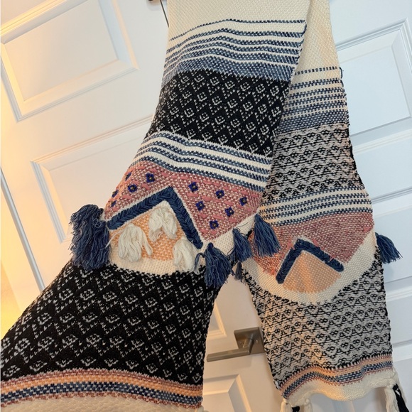 Anthropologie x Hello Hydrangea Knit Patterned Tassel Scarf - Picture 6 of 9